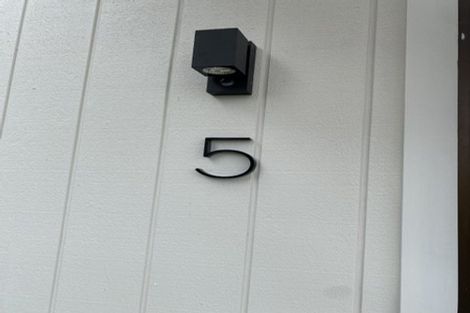 Photo of property in 25a/5 Beach Road, Te Atatu Peninsula, Auckland, 0610