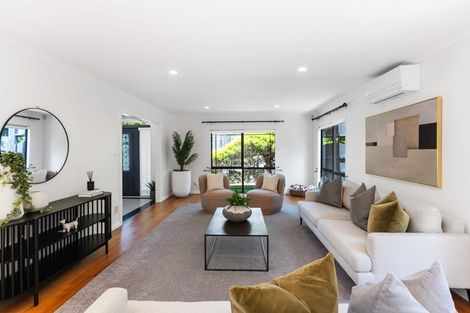 Photo of property in 28a Woodstock Road, Forrest Hill, Auckland, 0620