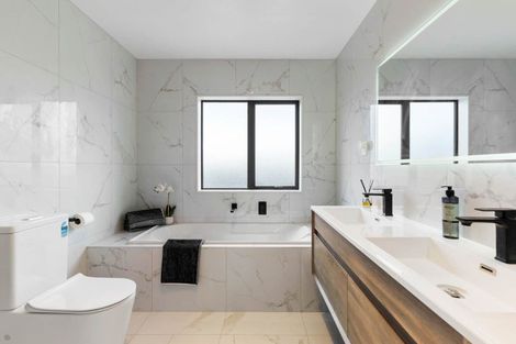 Photo of property in 8 Fjord Way, Karaka, Papakura, 2113