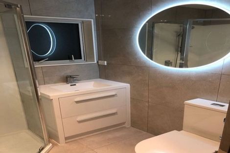 Photo of property in 28 Pooley Street, Pakuranga Heights, Auckland, 2010