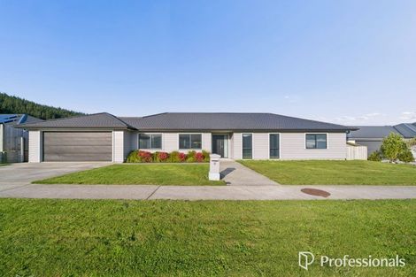 Photo of property in 6 Jack Vaughan Grove, Wainuiomata, Lower Hutt, 5014