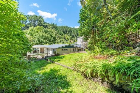 Photo of property in 96 Pinehaven Road, Pinehaven, Upper Hutt, 5019