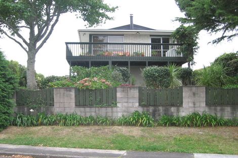 Photo of property in 31 Valley View Road, Glenfield, Auckland, 0629