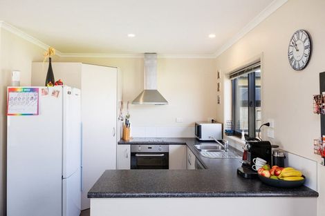 Photo of property in 15 Chestnut Close, Kelvin Grove, Palmerston North, 4414