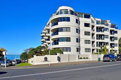 Photo of property in 2h/175 Hurstmere Road, Takapuna, Auckland, 0622