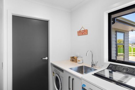 Photo of property in 102 Kukutauaki Road, Koputaroa, Shannon, 5575