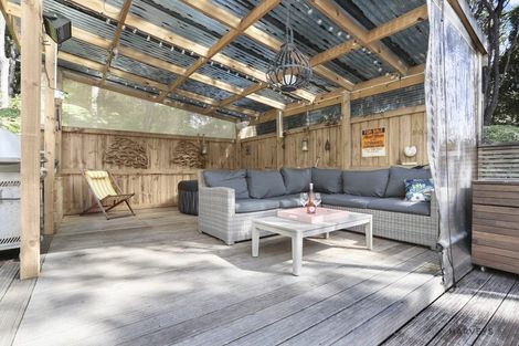 Photo of property in 25 Longfellow Parade, Glen Eden, Auckland, 0604