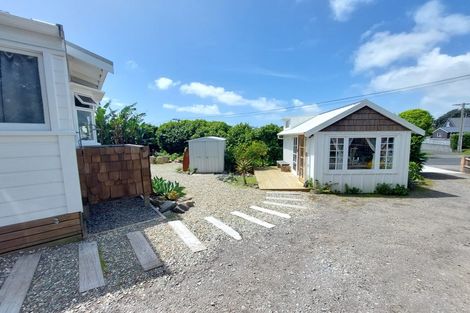 Photo of property in 20 Mcfarlane Street, Oakura, 4314