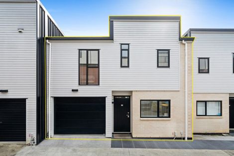 Photo of property in 15 Korama Lane, New Lynn, Auckland, 0600