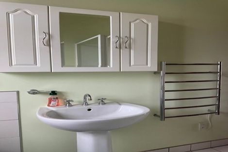 Photo of property in 74 Cambridge Terrace, Waterloo, Lower Hutt, 5011