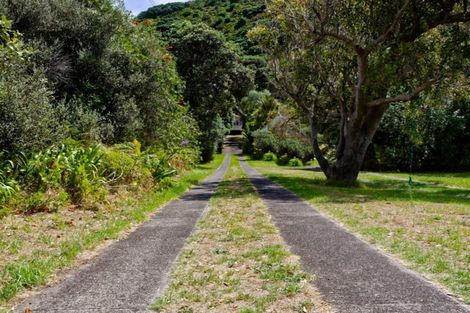 Photo of property in 112 Garden Road, Piha, New Lynn, 0772