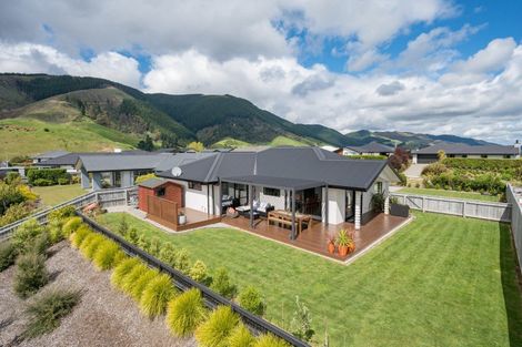 Photo of property in 8 Huntaway Close, Stoke, Nelson, 7011