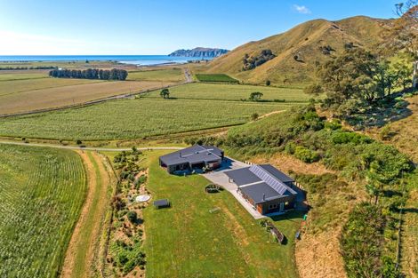 Photo of property in 1266 Wharerata Road, Muriwai, Manutuke, 4072
