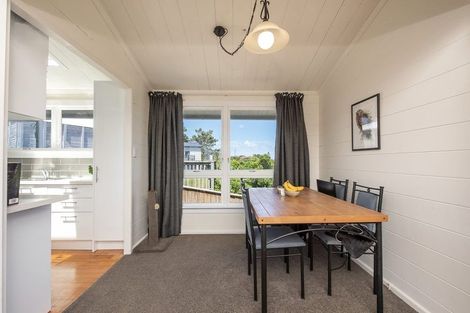 Photo of property in 15 Dunmail Way, Newlands, Wellington, 6037