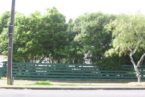 Photo of property in 75 Archibald Road, Kelston, Auckland, 0602