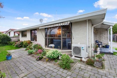 Photo of property in 37 Karnak Crescent, Russley, Christchurch, 8042