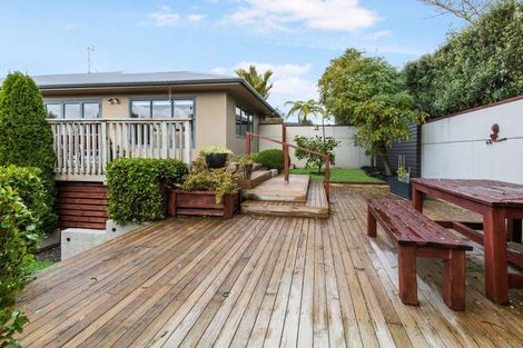 Photo of property in 21b Poplar Grove, Whalers Gate, New Plymouth, 4310
