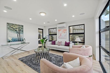 Photo of property in 11 Tawapou Close, Massey, 0614