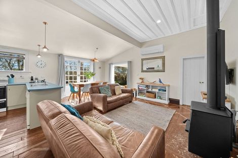 Photo of property in 102 Jellicoe Street, Martinborough, 5711