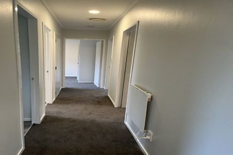 Photo of property in 33 Woolwich Close, Whitby, Porirua, 5024