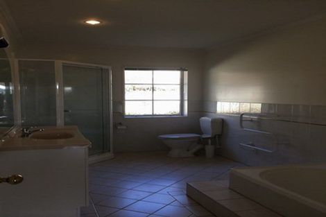 Photo of property in 30 Ponderosa Drive, Oteha, Auckland, 0632