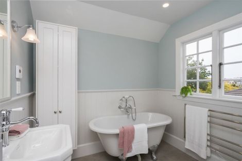 Photo of property in 32 Hawkesbury Avenue, St Albans, Christchurch, 8014