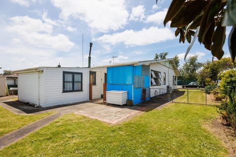 Photo of property in 30 Ngahina Street, Marton, 4710