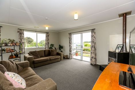 Photo of property in 112a Wairau Road, Oakura, 4314