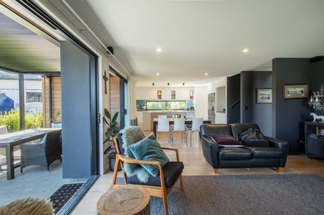 Photo of property in 4 Kapuka Lane, Wanaka, 9305