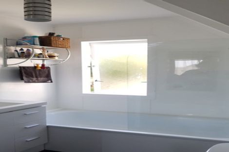 Photo of property in 50f5 Darlington Road, Miramar, Wellington, 6022