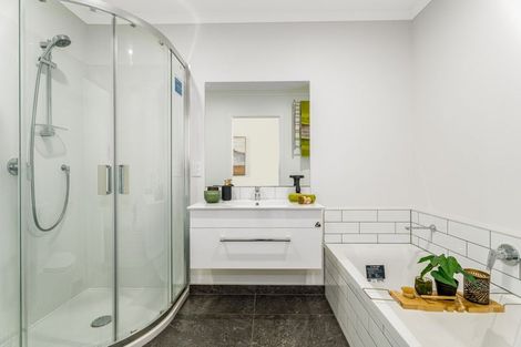 Photo of property in 115a Queen Charlotte Drive, Aotea, Porirua, 5024