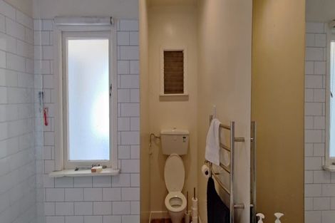 Photo of property in 2/180 Lake Road, Northcote, Auckland, 0627