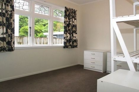 Photo of property in 28 Lincoln Avenue, Tawa, Wellington, 5028