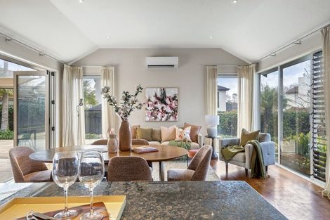 Photo of property in 19 English Oak Drive, Schnapper Rock, Auckland, 0632