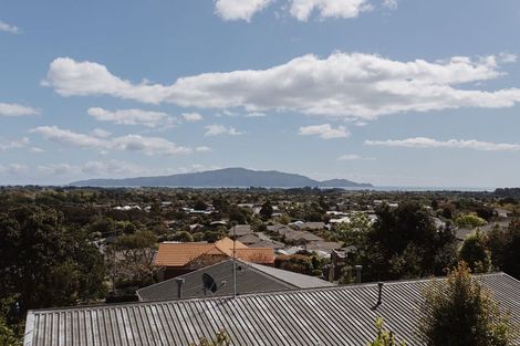 Photo of property in 89 Kakariki Grove, Waikanae, 5036