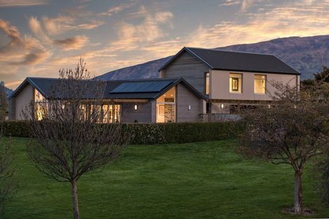 Photo of property in 1 Elderberry Crescent, Wanaka, 9305