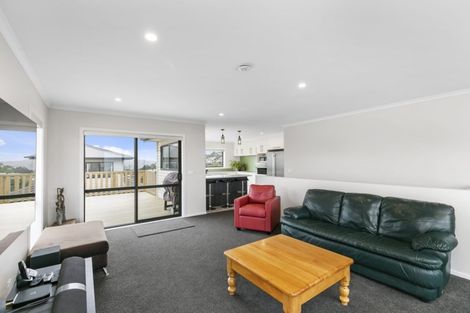 Photo of property in 9b Epic Way, Newlands, Wellington, 6037