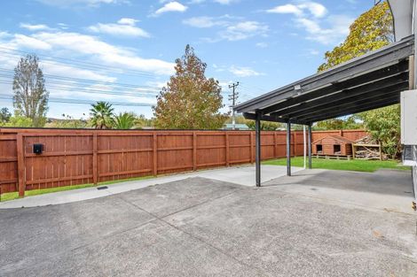 Photo of property in 3/69 Awaroa Road, Helensville, 0800