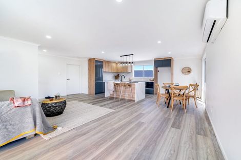 Photo of property in 7 Gambare Place, Wattle Downs, Auckland, 2103