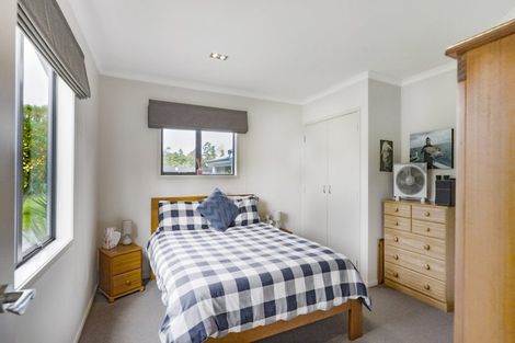 Photo of property in 124 Boord Crescent, Kumeu, 0891