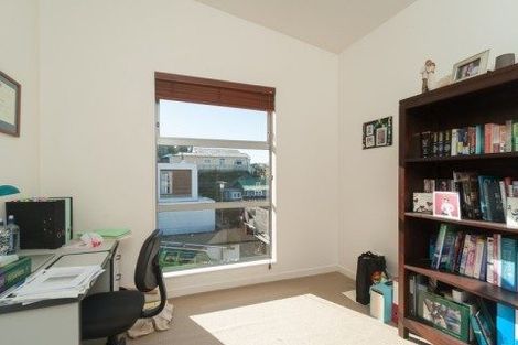 Photo of property in 3 Tiketike Way, Brooklyn, Wellington, 6021