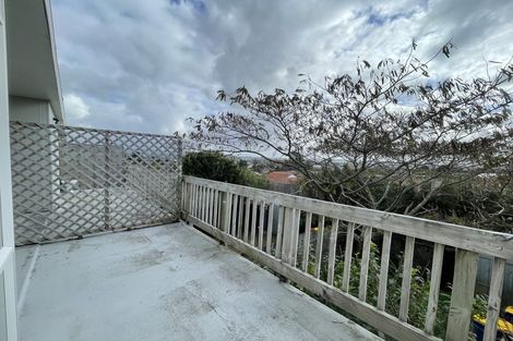 Photo of property in 2/242 Great North Road, Henderson, Auckland, 0612