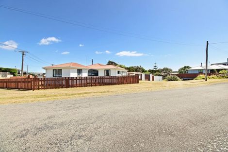Photo of property in 12 Roore Street, Foxton Beach, Foxton, 4815