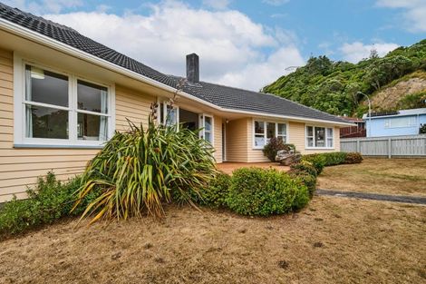 Photo of property in 31 Priscilla Crescent, Kingston, Wellington, 6021