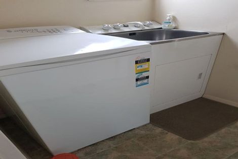 Photo of property in 164a Newlands Road, Newlands, Wellington, 6037