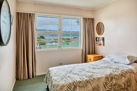 Photo of property in 17 Annan Grove, Papakowhai, Porirua, 5024