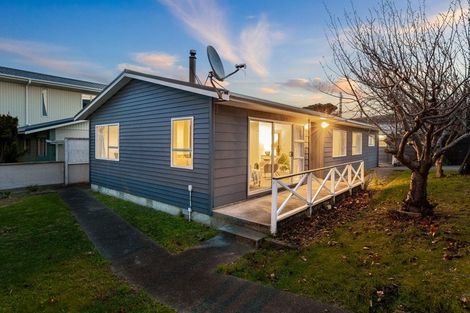 Photo of property in 2 Pascoe Avenue, Paremata, Porirua, 5026