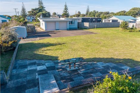 Photo of property in 5 Toi Street, Otaki Beach, Otaki, 5512