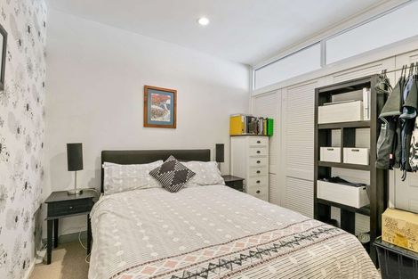 Photo of property in Atrium Towers, 8i/154 The Terrace, Wellington Central, Wellington, 6011
