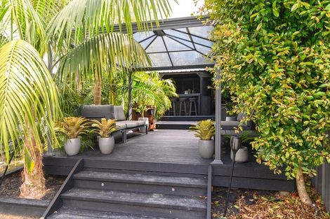 Photo of property in 2b Porter Avenue, Te Atatu South, Auckland, 0610